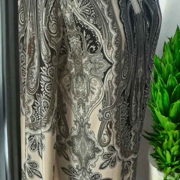 Women Blouse - Picture 2 of 3